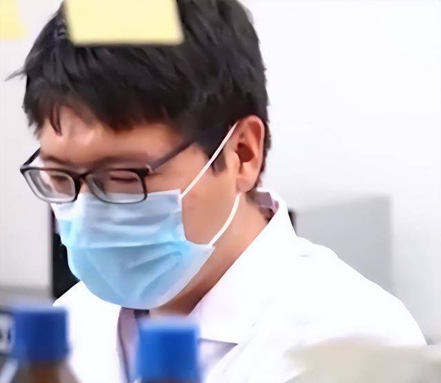 男子将6岁女童拖入小巷
，警方通报